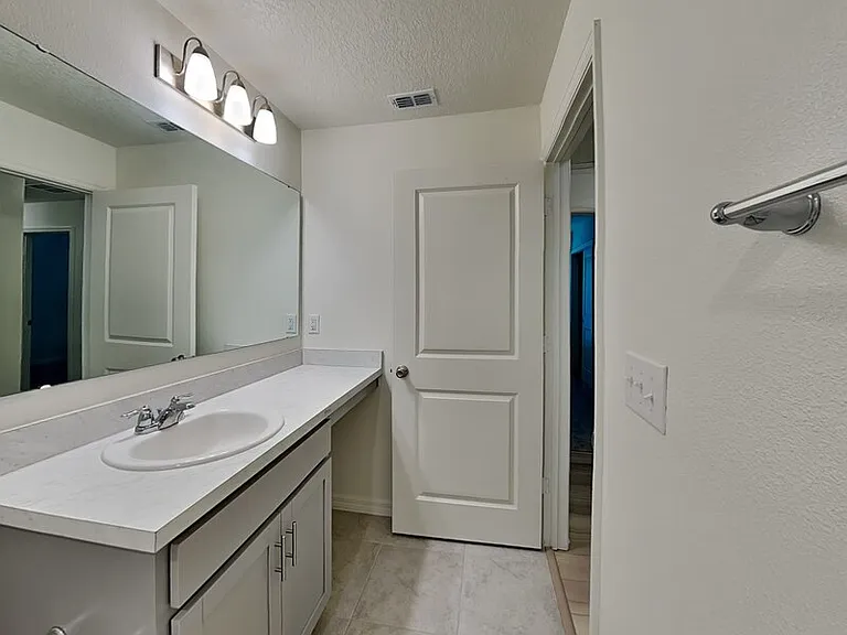 1052 Papaya Cir — Photo 8