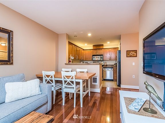 4th image of 123 Queen Anne Avenue N #204