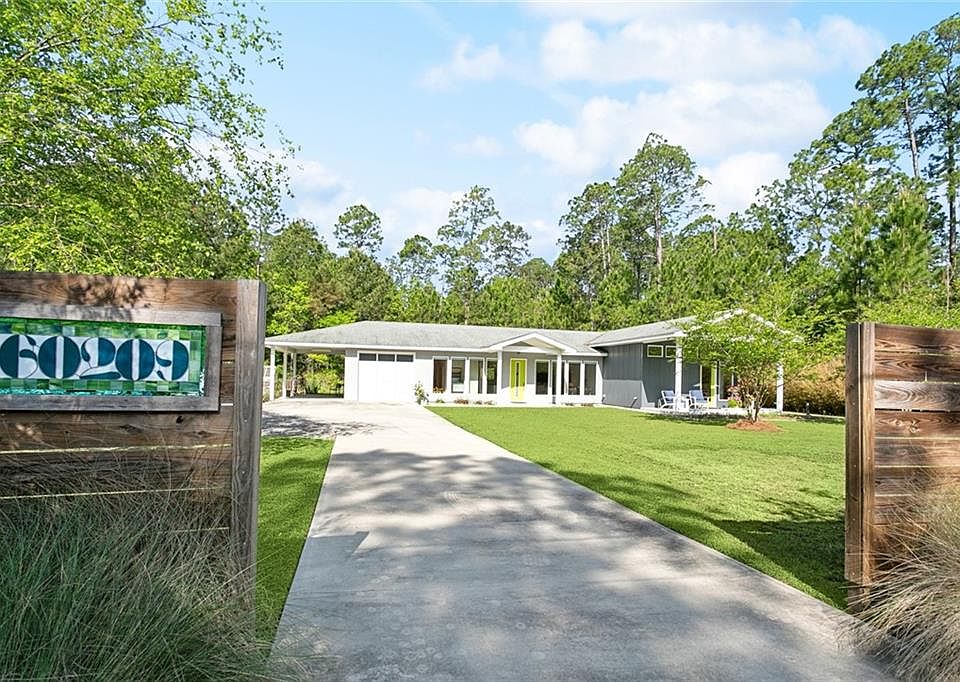 1st image of 60209 Pine Dr