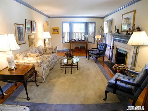 2nd image of 23 Lawrence Pl