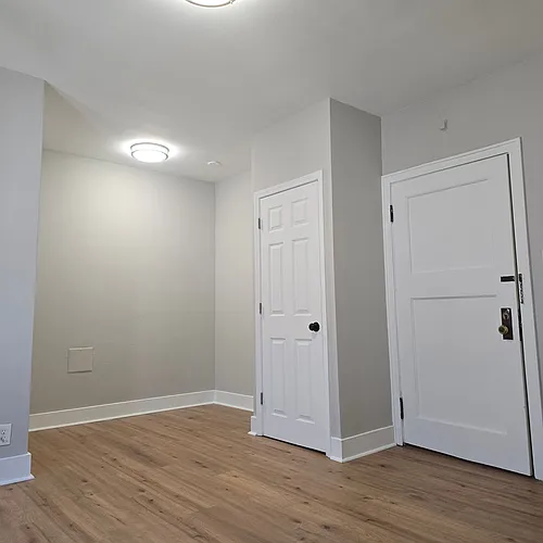 Lower East Side Milwaukee Studio and One bed Apartments- Flexible Lease Terms Photo 1