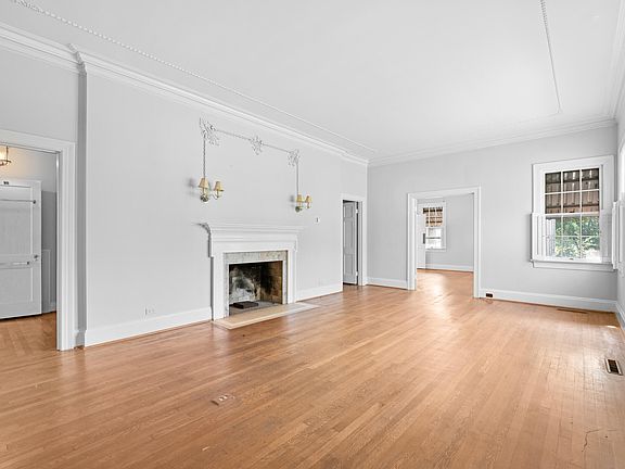 5th image of 708 College Avenue
