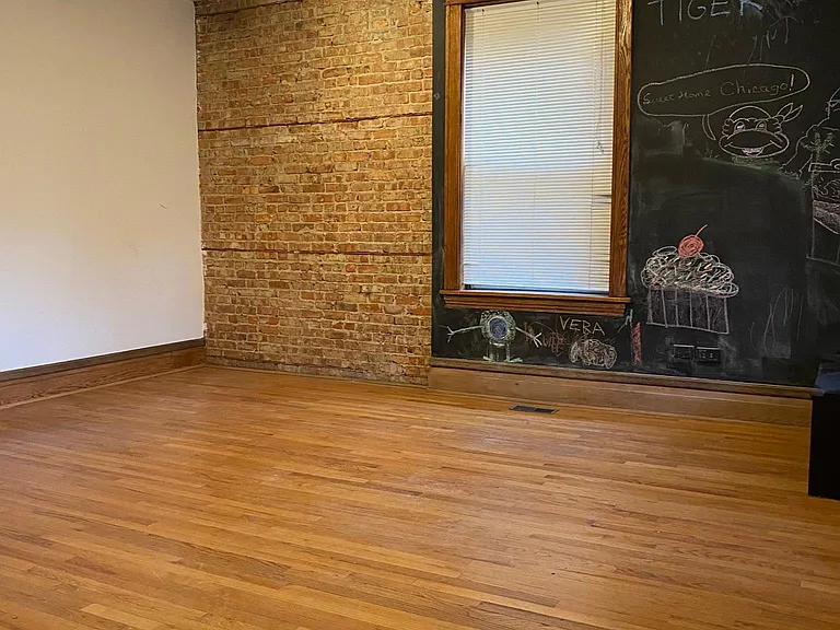 1016 N Hoyne Ave #1 — Photo 6