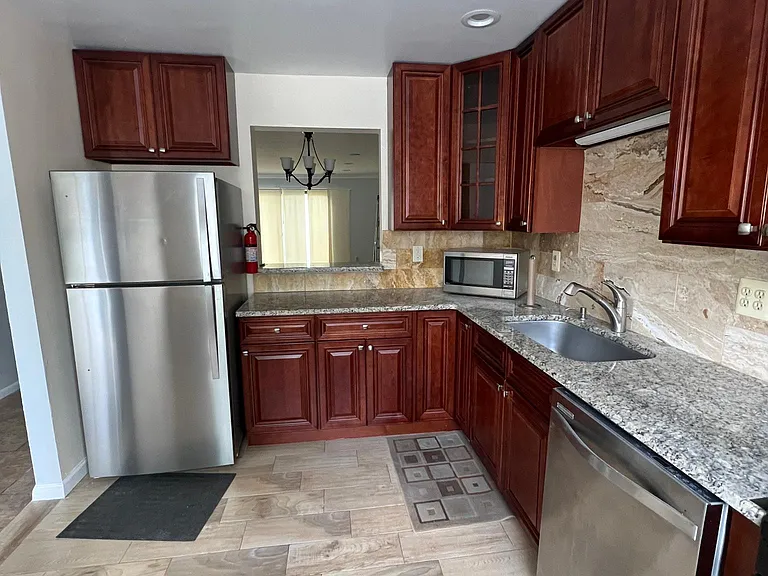 209 Hampshire Dr #209 — Photo 8