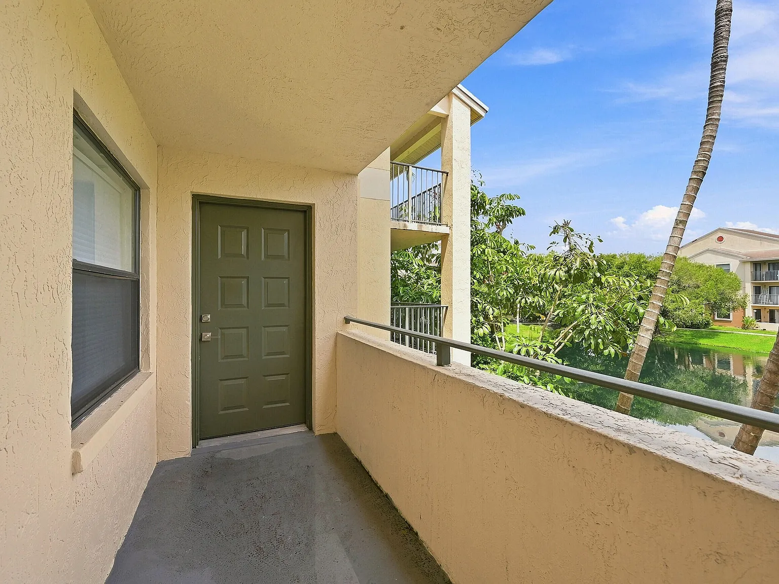 2 bed, 2.0 bath, 1024 sqft, $2,200 — Photo 4