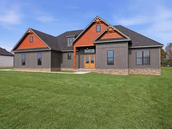 65 Emerald Ln, Greers Ferry, AR 72067