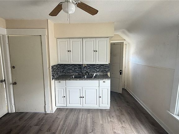 4th image of 10122 Loretta Ave