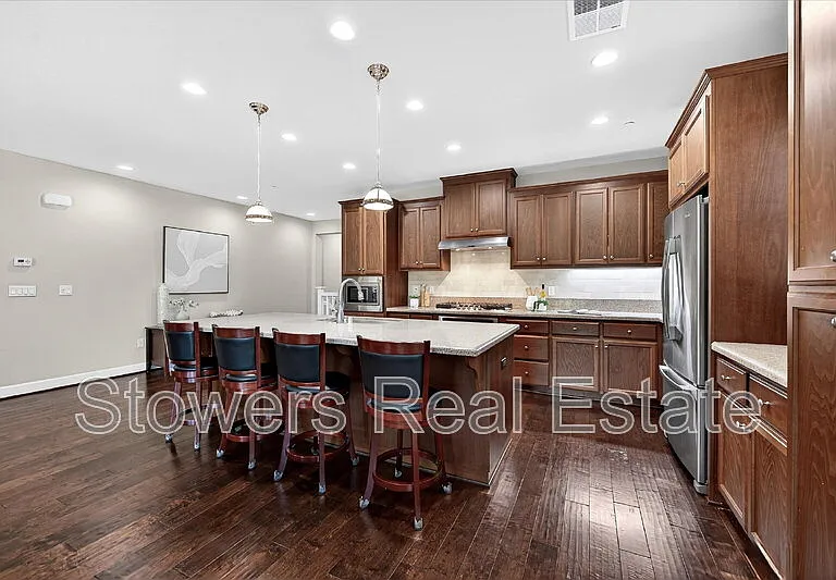 3273 Central Pkwy — Photo 5
