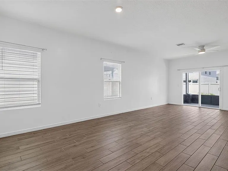 5122 SW 49th Ln — Photo 7