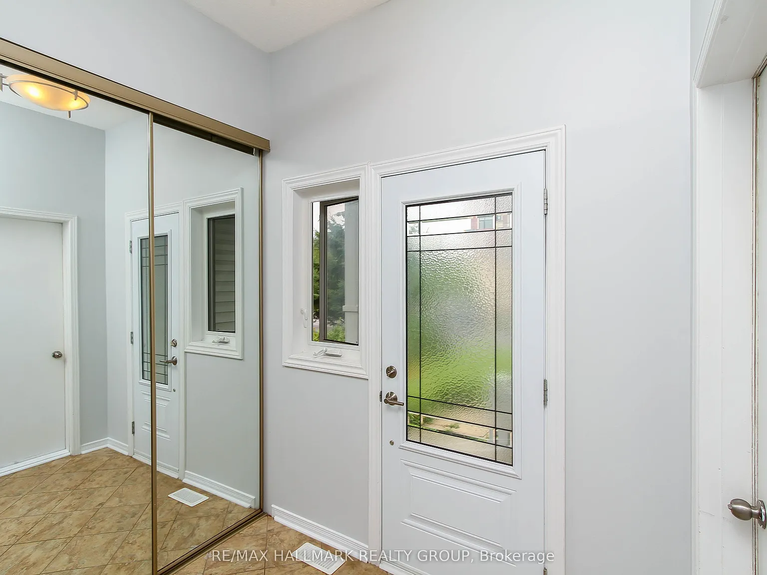 3 bed, $2,550 — Photo 2