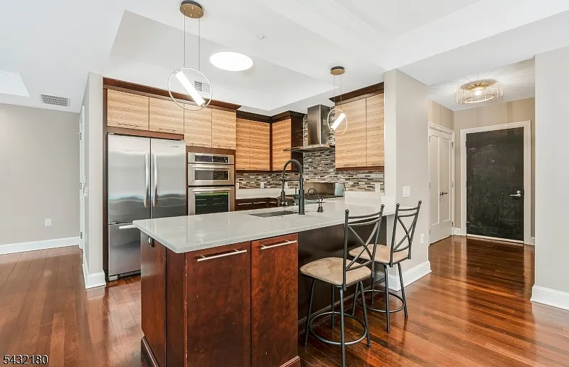 40 W Park Pl — Photo 1