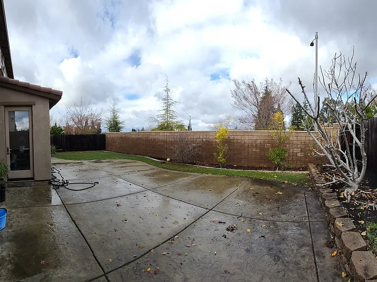 5684 Saratoga Cir — Photo 4
