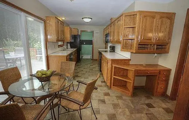 9817 Foster St — Photo 3