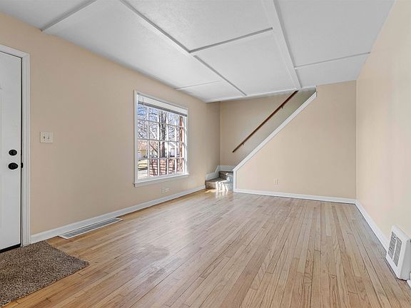 3rd image of 1918 21st St