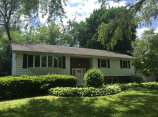 35 E James Way, Cary, IL 60013