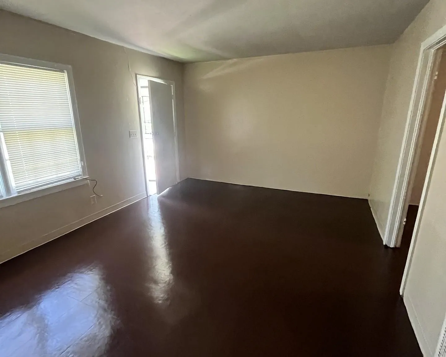 2 bed, 1.0 bath, $595 — Photo 2