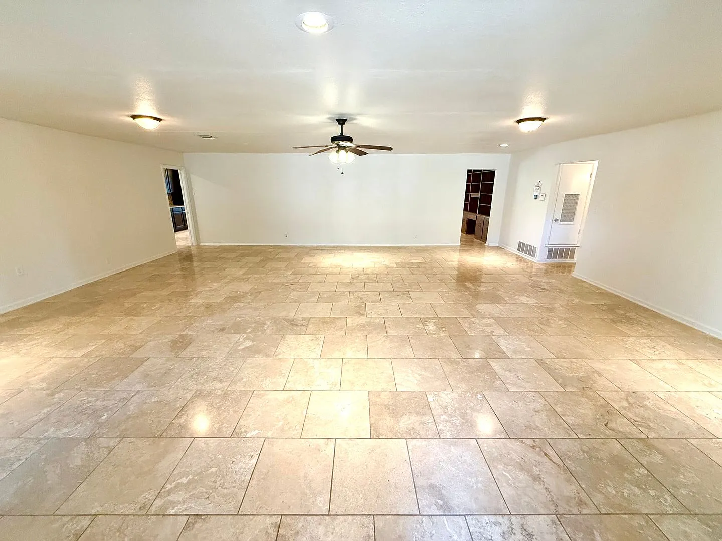 Exquisite Estate Living in Prestigious Hollywood Park With Outdoor Kitchen! — Photo 4