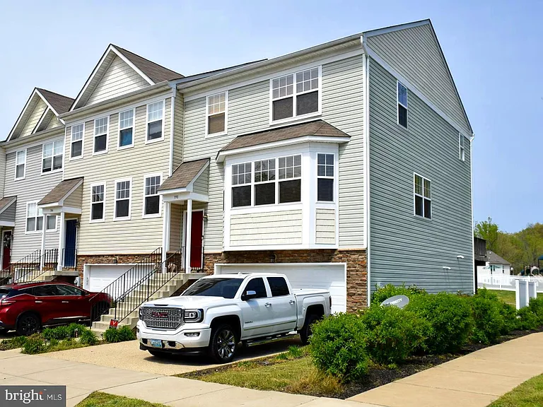 390 English Oak Ln — Photo 1