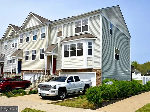 390 English Oak Ln Photo 1
