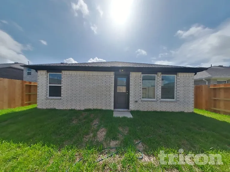 3017 Fantasy Terrace Dr — Photo 15
