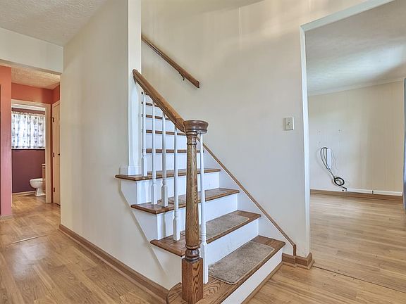 3rd image of 5597 Red Oak Ct
