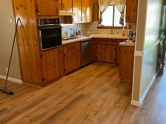 5th image of 412 Oakwood Ct