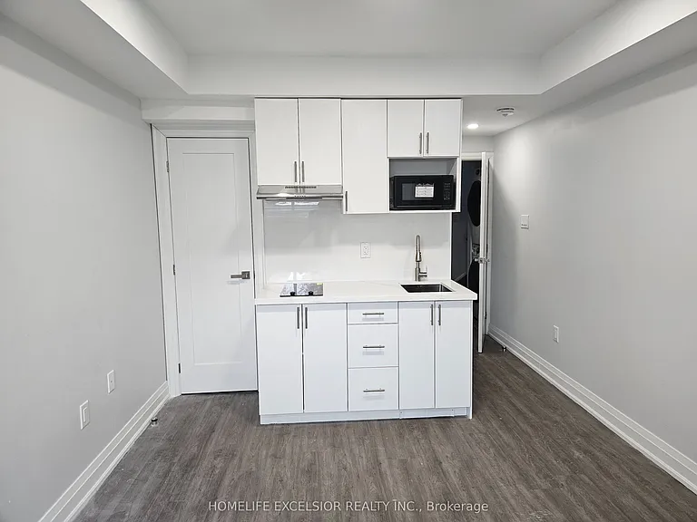 57 Phillip Ave — Photo 5