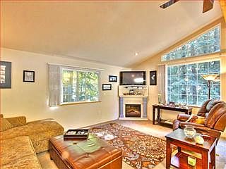 3rd image of 505 Huckleberry Ln