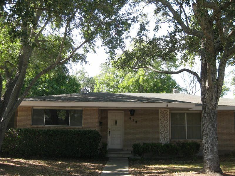 1st image of 930 Coral Pl