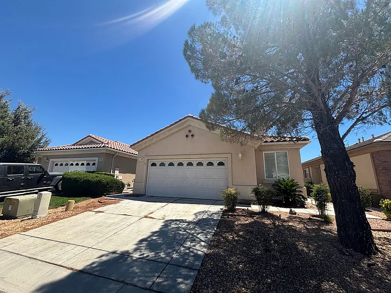 11083 Port Royale Ct — Photo 1