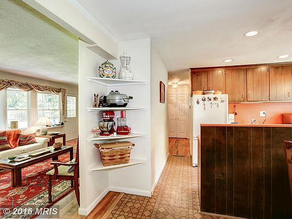 4th image of 514 Calvin Ln