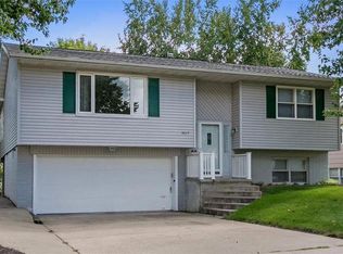 3617 2nd Ave SW, Cedar Rapids, IA 52404