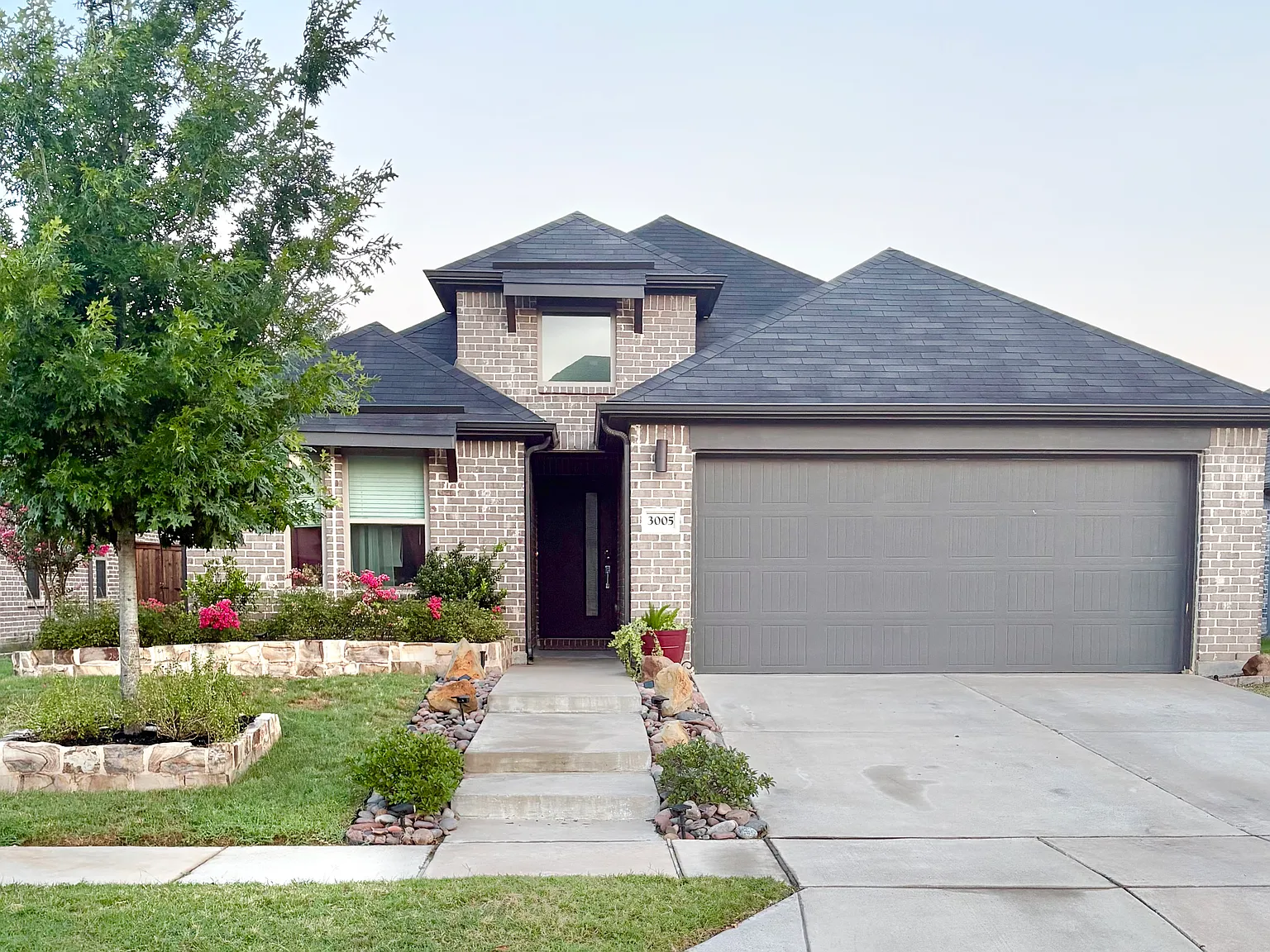 3 bed, 1877 sqft, $2,300 — Photo 1