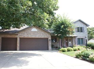 1005 Hampton Rd, Washington, IL 61571