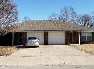 2639 Yorkshire Cir, Springdale, AR 72764