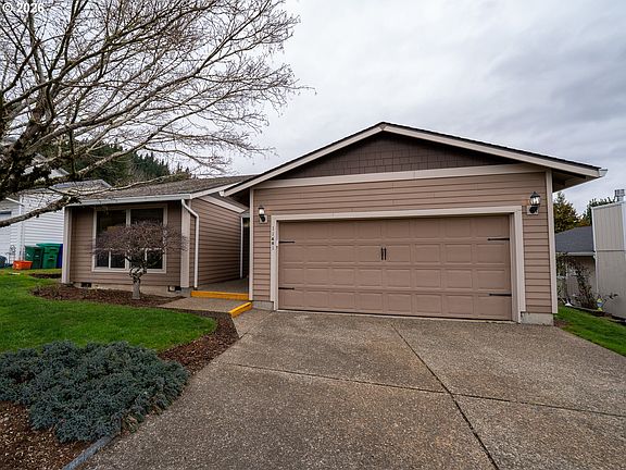 2nd image of 11481 SE Falbrook Dr