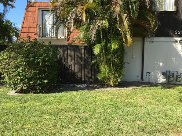 2233 White Pine Circle #D, Greenacres, FL 33415