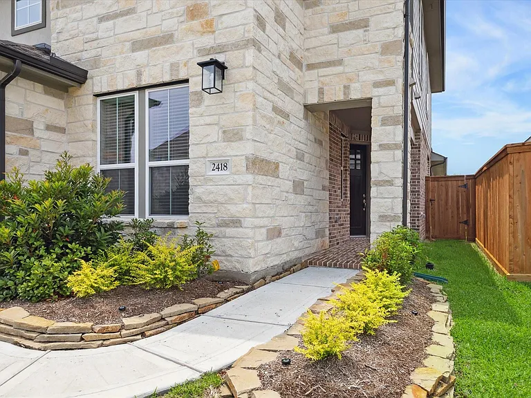 2418 Russet Forest Dr — Photo 4