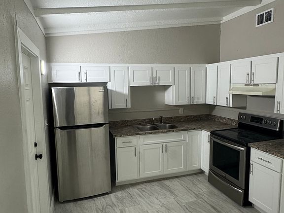 3rd image of 4019 E Grove St