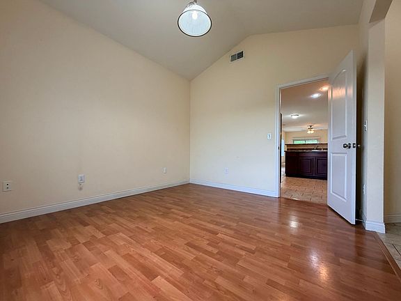 5th image of 112 Lakeview Ct