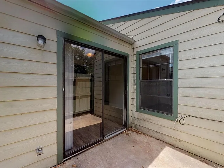 725 Peppertree Dr #11 — Photo 15
