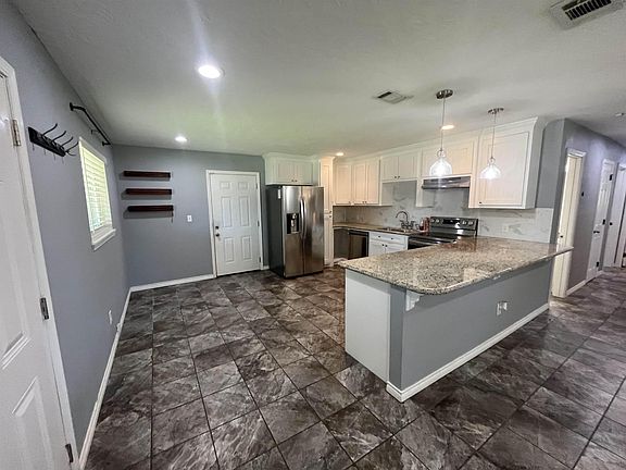 4th image of 104 Cherry Hill Ave