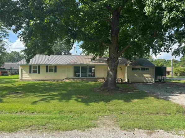 759 Birchwood Ave, Flora, IL 62839