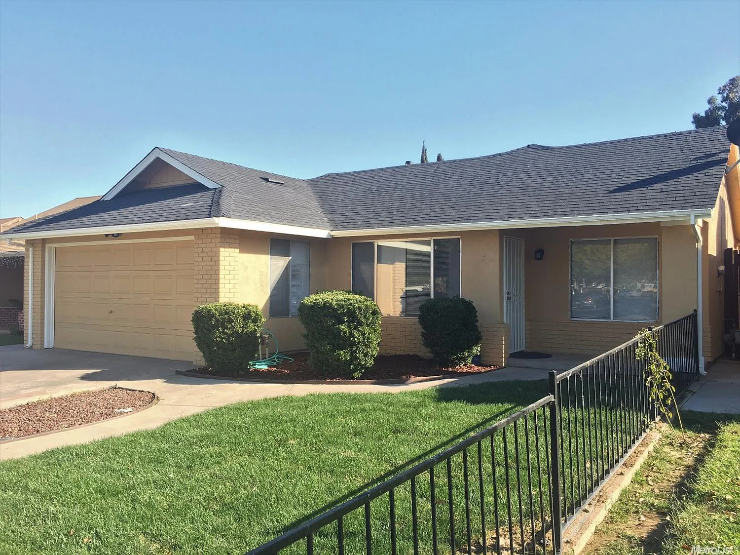 2016 Ridgecrest Dr photo 1