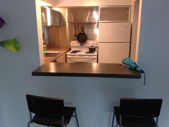 5th image of 1602 Packard St #B5