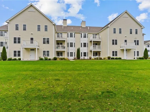 40 Saw Mill Dr #104, North Kingstown, RI 02852