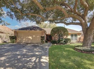 611 E Larkspur Cir, Pearland, TX 77584
