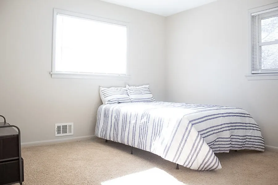 4 bed, 2.0 bath, $624 — Photo 1