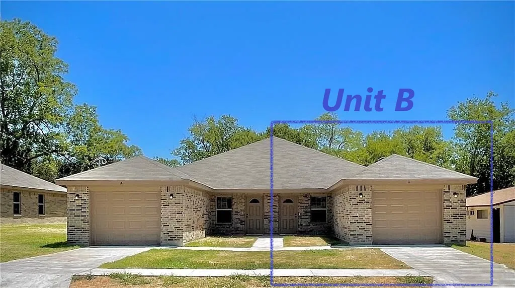 3 bed, 1299 sqft, $1,195 — Photo 1