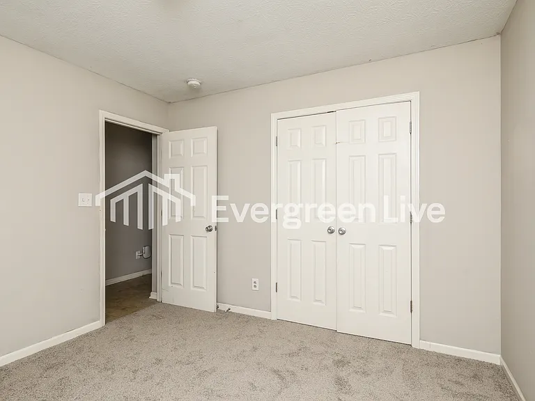 1921 Lisa Walk Dr — Photo 10